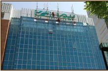 راهنمای انتخاب بهترین تابلو برای ساختمان‌ های تجاری و اداری مدرن