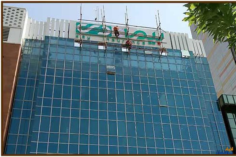 راهنمای انتخاب بهترین تابلو برای ساختمان‌ های تجاری و اداری مدرن